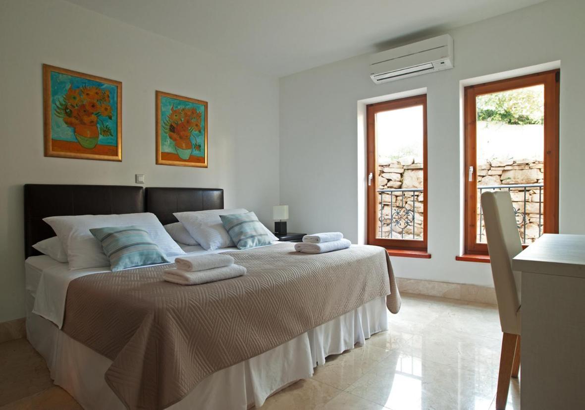 Apartments - Villa Ana Milna  Dış mekan fotoğraf